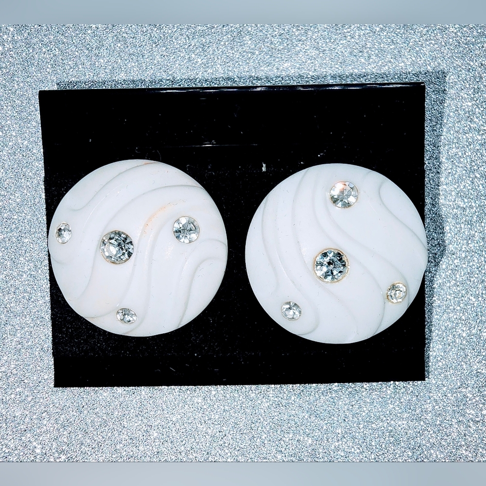 Vintage White Rhinestone (Clip Earring)